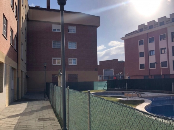 Local comercial grande en venta en Cisterniga