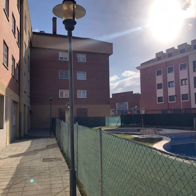 Local comercial grande en venta en Cisterniga