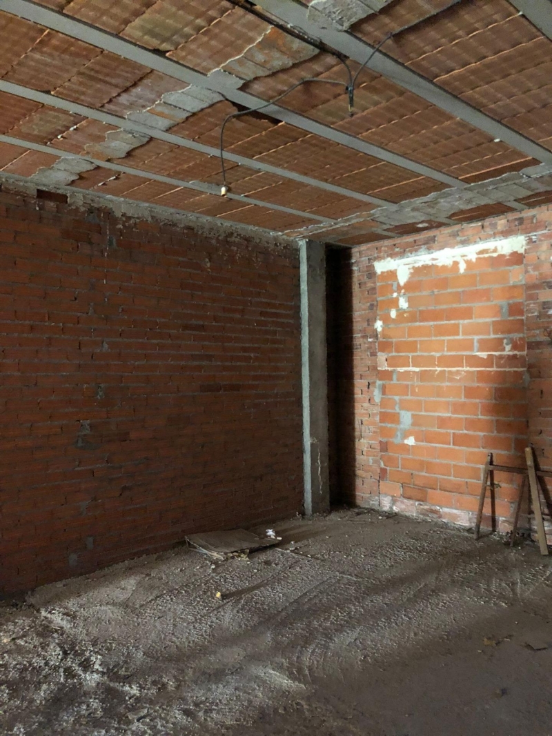 Local comercial grande en venta en Cisterniga