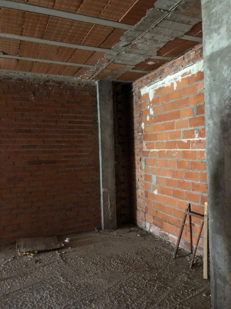 Local comercial grande en venta en Cisterniga