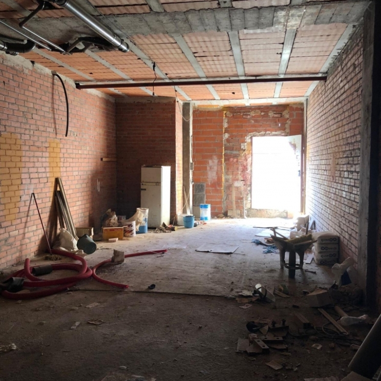 Local comercial grande en venta en Cisterniga