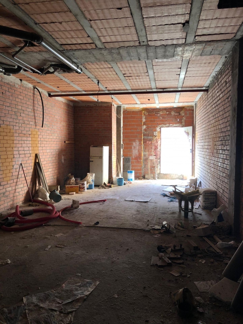 Local comercial grande en venta en Cisterniga