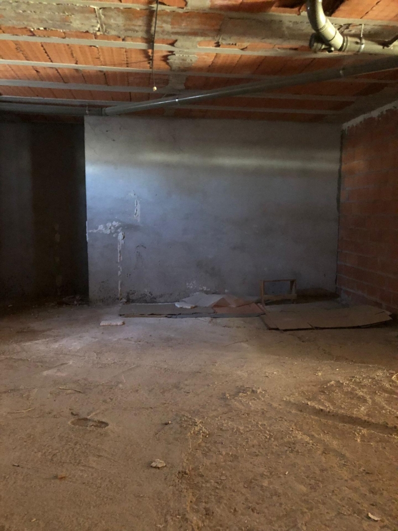 Local comercial grande en venta en Cisterniga