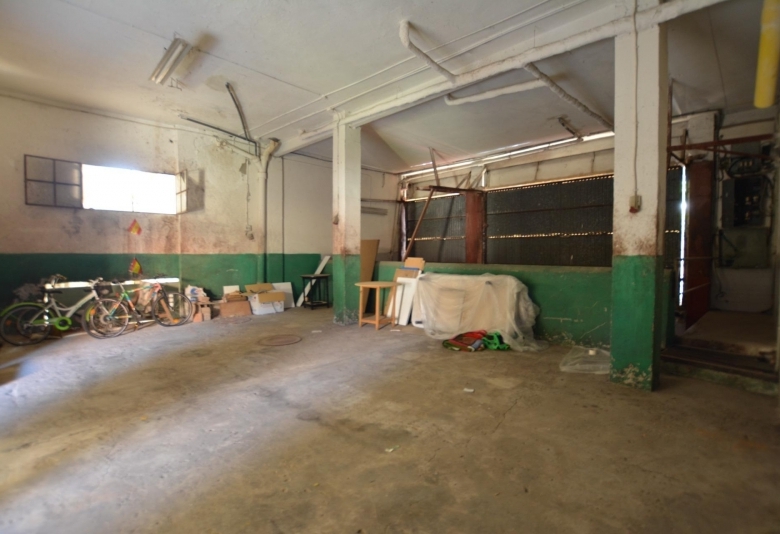 Local en venta con terreno en Pozaldez