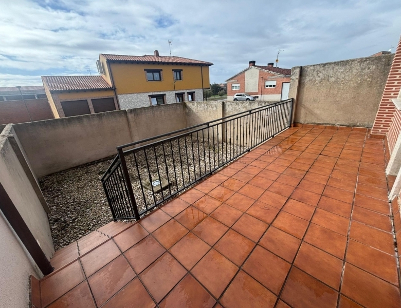Chalet en venta 4 habitaciones y garaje en Portillo