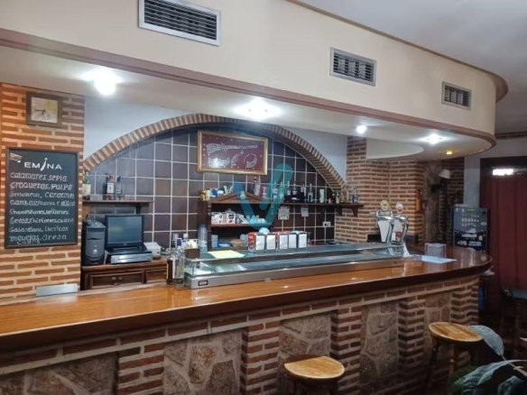 Cafetería bar grande en venta en Íscar Valladolid