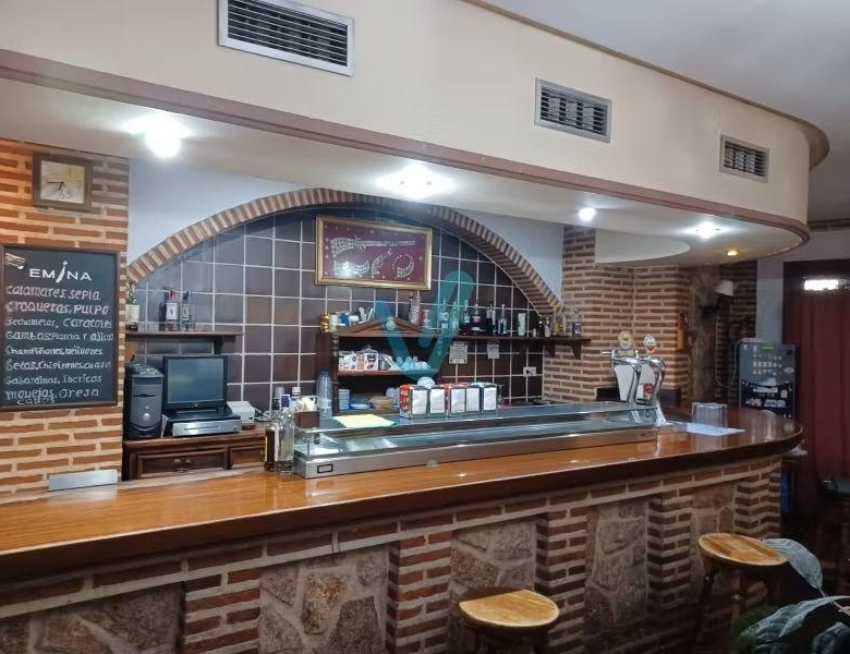 Cafetería bar grande en venta en Íscar Valladolid