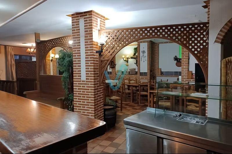 Cafetería bar grande en venta en Íscar Valladolid