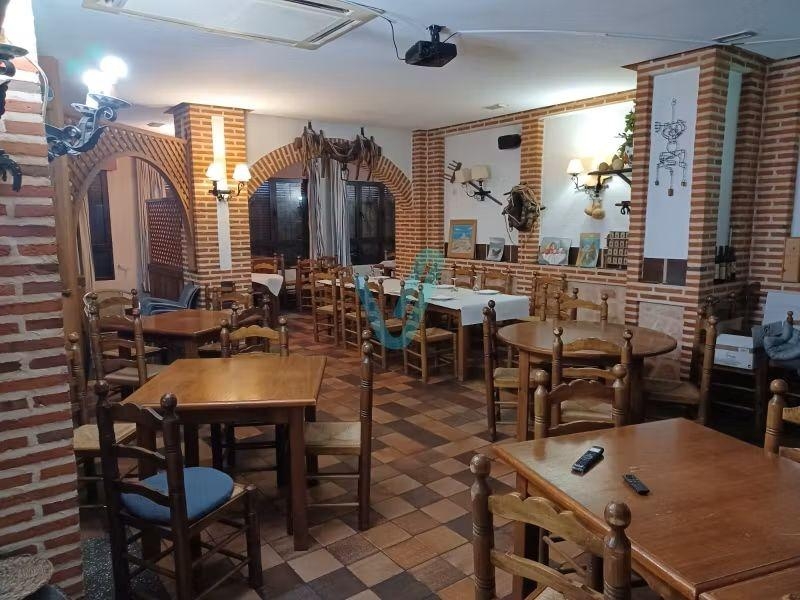 Cafetería bar grande en venta en Íscar Valladolid