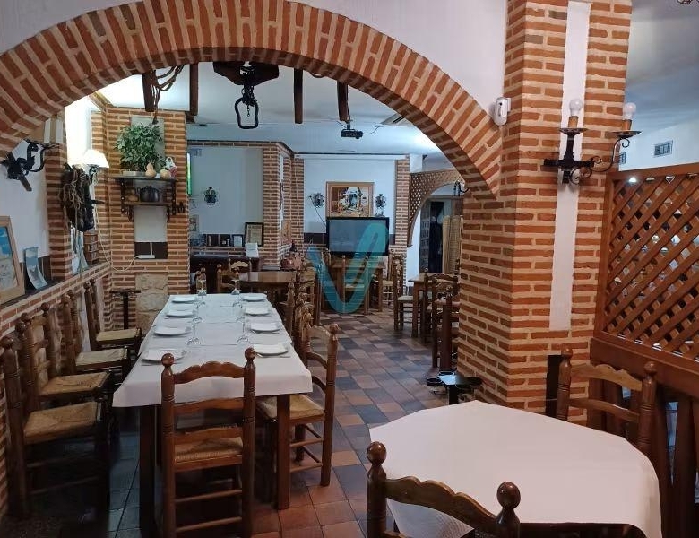 Cafetería bar grande en venta en Íscar Valladolid