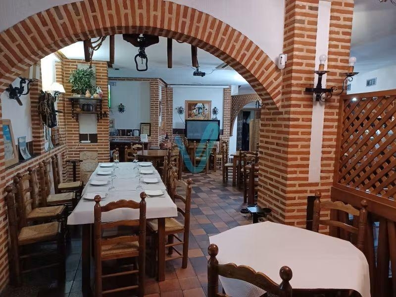 Cafetería bar grande en venta en Íscar Valladolid