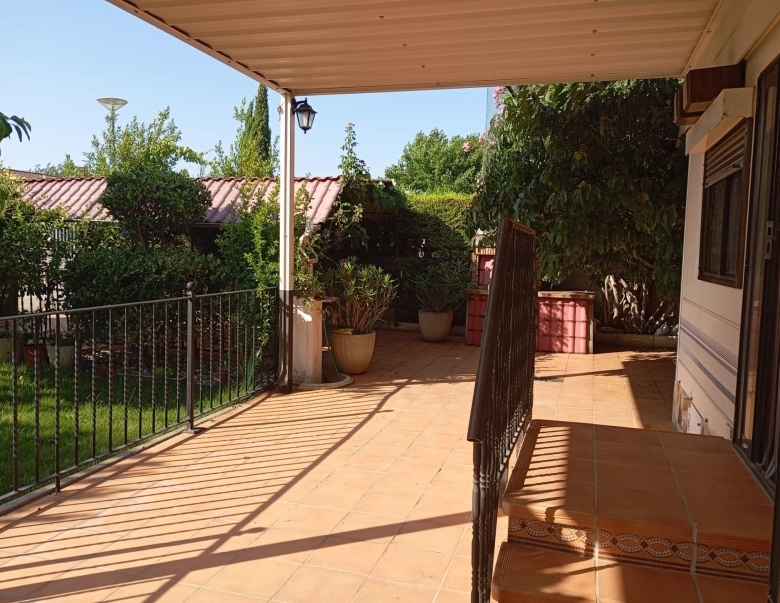 Chalet en venta con jardín en Cubillas de Santa María