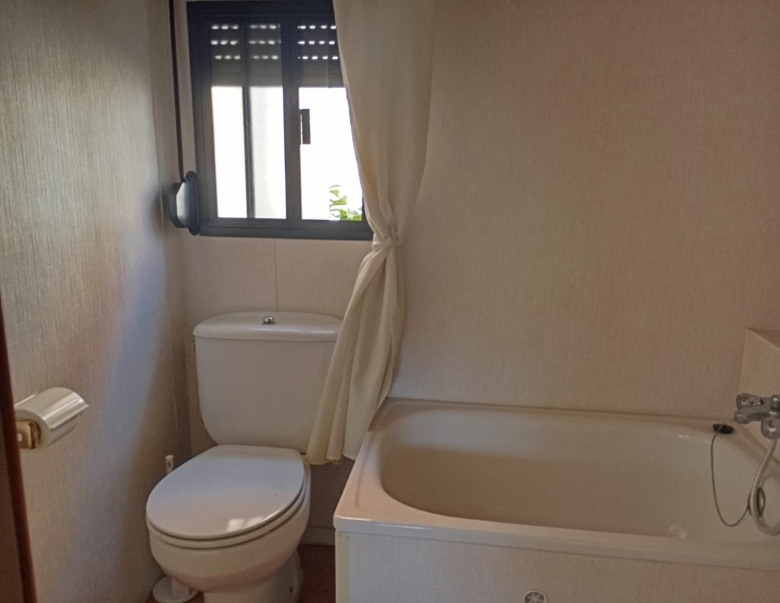 Chalet en venta con jardín en Cubillas de Santa María