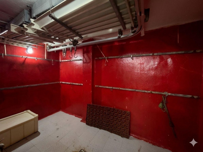 Local comercial con vivienda en el centro de Íscar
