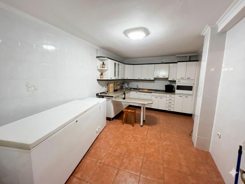 Local comercial con vivienda en el centro de Íscar