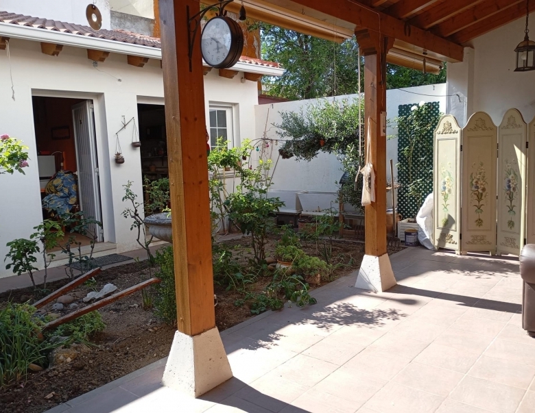 Chalet en venta 4 habitaciones y patio en Castronuño