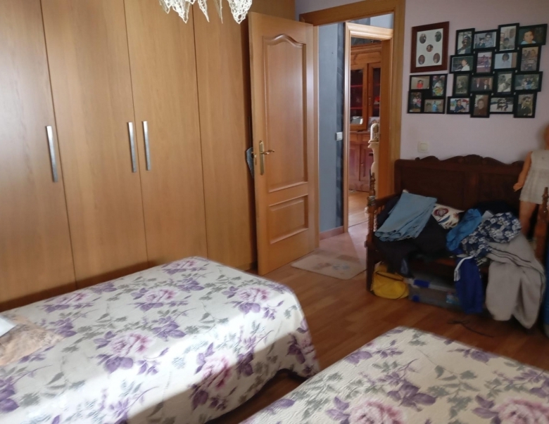 Chalet en venta 4 habitaciones y patio en Castronuño