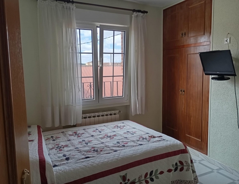 Chalet en venta 4 habitaciones y patio en Castronuño