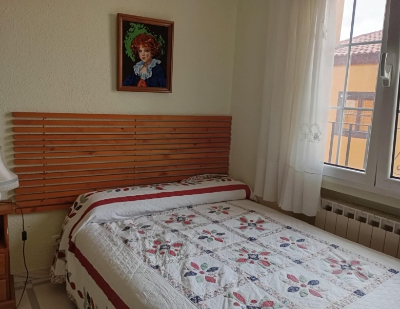 Chalet en venta 4 habitaciones y patio en Castronuño