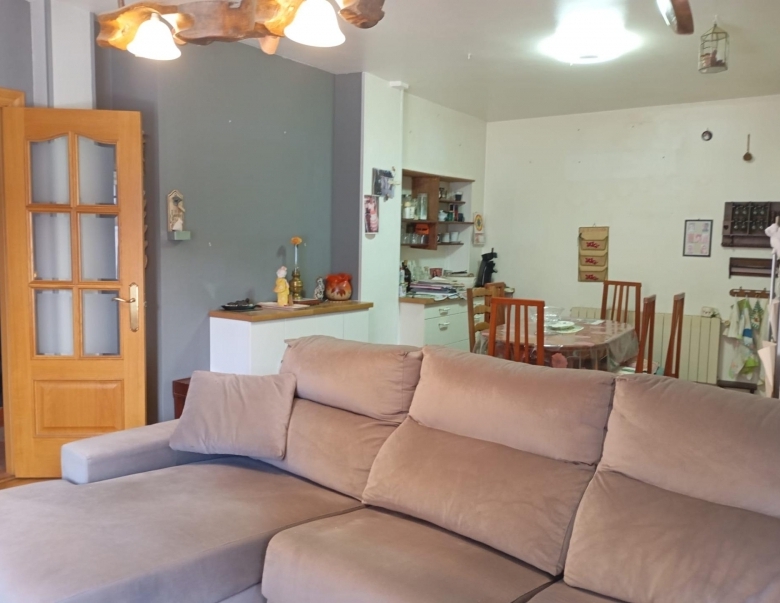 Chalet en venta 4 habitaciones y patio en Castronuño
