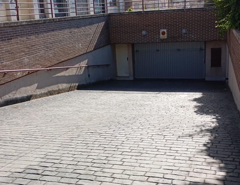 VENTA PLAZA DE GARAJE EN CALLE HERNANDO DE ACUÑA