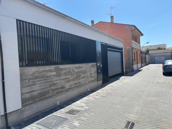 Adosado recién construido en calle Valladolid