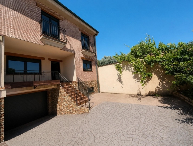 Chalet en venta 4 habitaciones Paseo Real Onzonilla