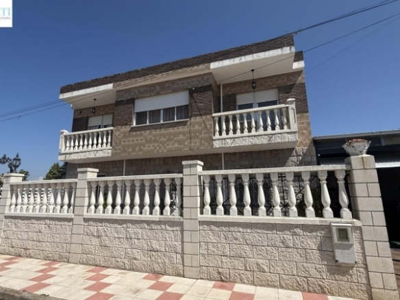 Chalet en venta con piscina en Trobajo del Camino