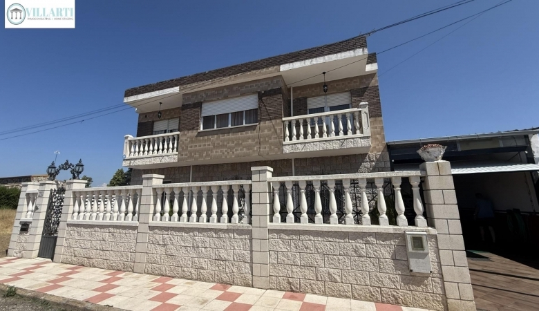 Chalet en venta con piscina en Trobajo del Camino