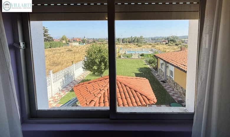 Chalet en venta con piscina en Trobajo del Camino