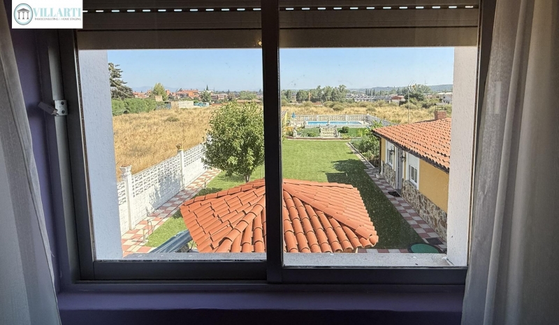 Chalet en venta con piscina en Trobajo del Camino