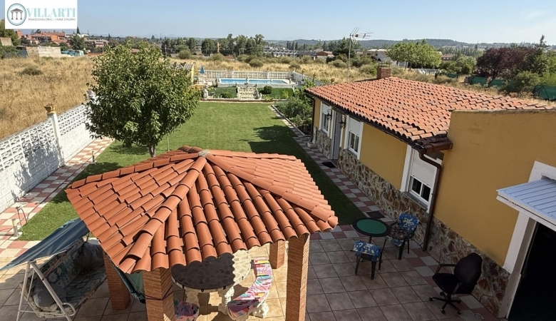 Chalet en venta con piscina en Trobajo del Camino