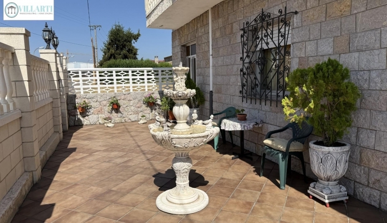 Chalet en venta con piscina en Trobajo del Camino