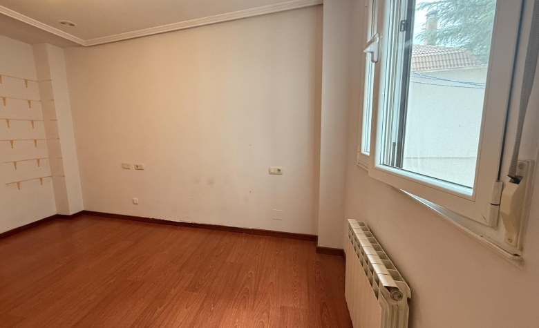 Piso en venta 2 habitaciones en Los Carniegos León