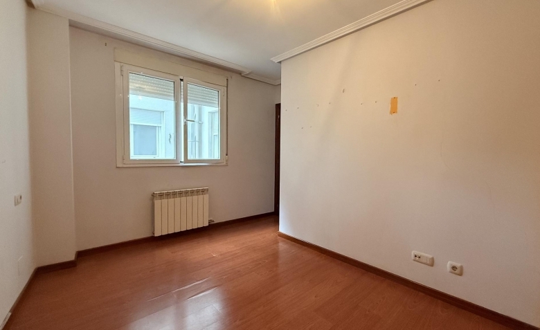 Piso en venta 2 habitaciones en Los Carniegos León