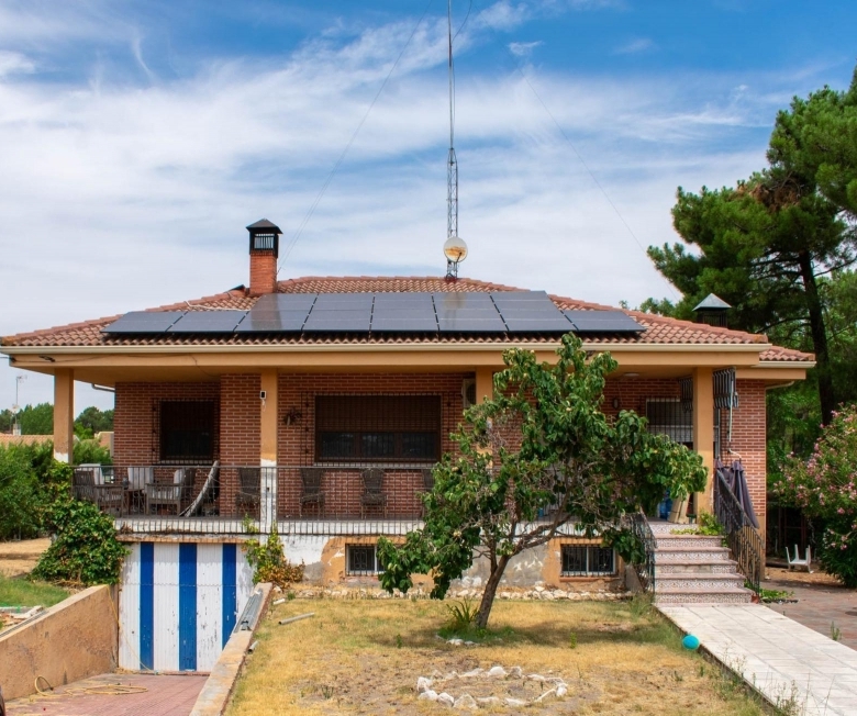 Chalet en venta con piscina en Las Fuentes Mojados