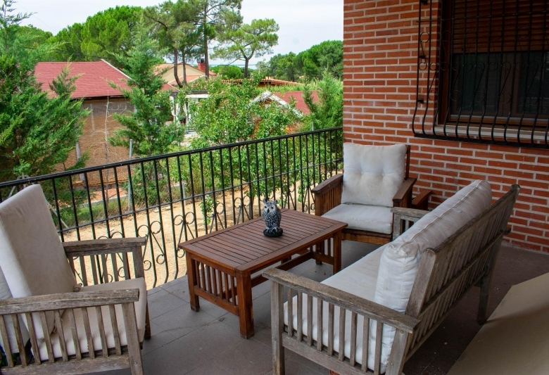 Chalet en venta con piscina en Las Fuentes Mojados