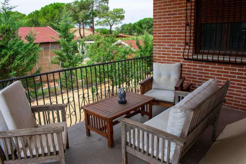 Chalet en venta con piscina en Las Fuentes Mojados