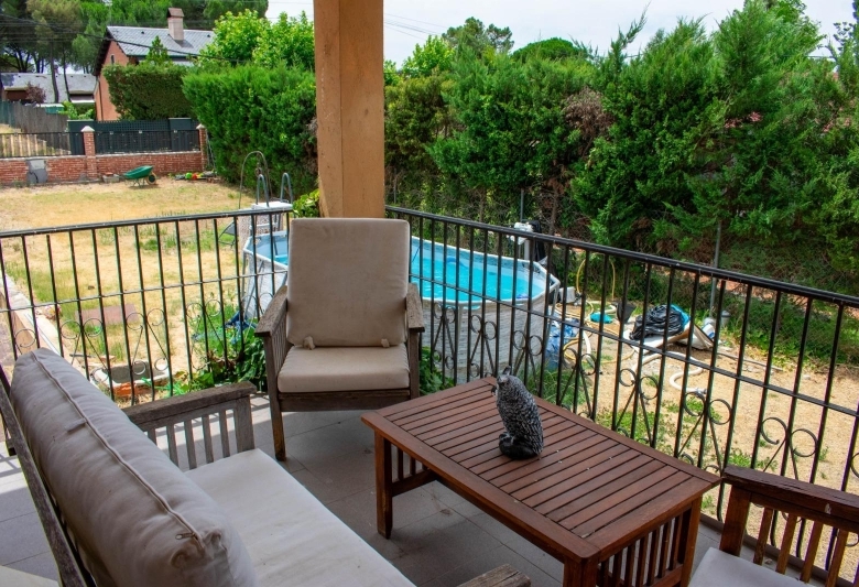 Chalet en venta con piscina en Las Fuentes Mojados