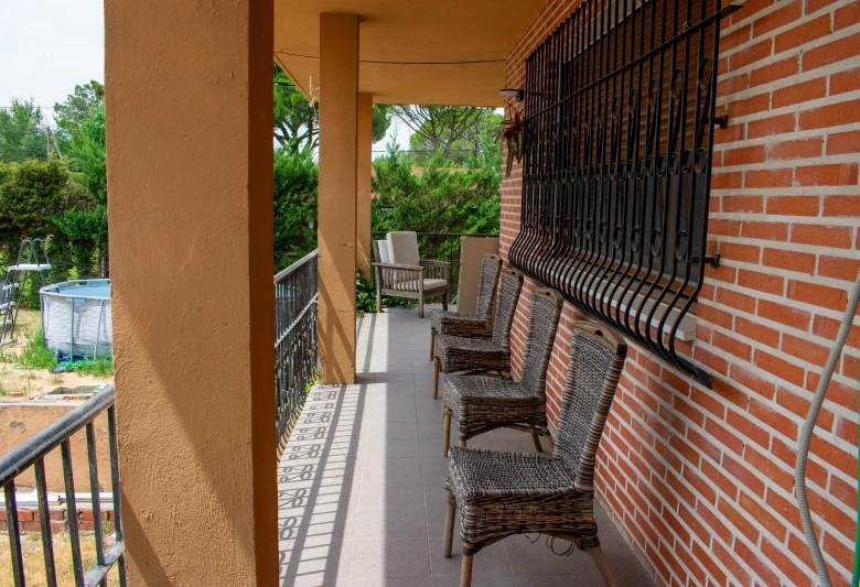 Chalet en venta con piscina en Las Fuentes Mojados