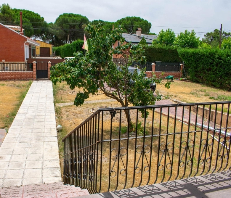 Chalet en venta con piscina en Las Fuentes Mojados