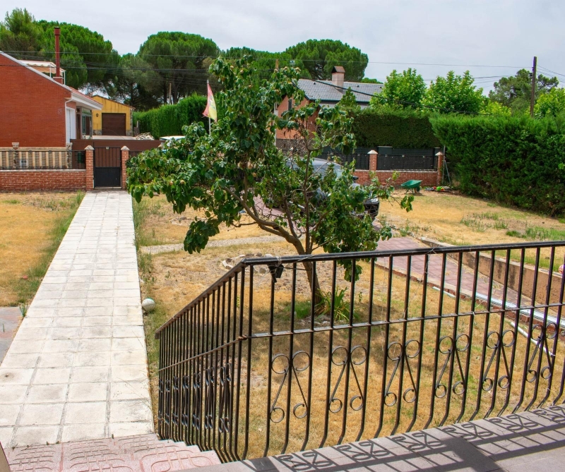 Chalet en venta con piscina en Las Fuentes Mojados