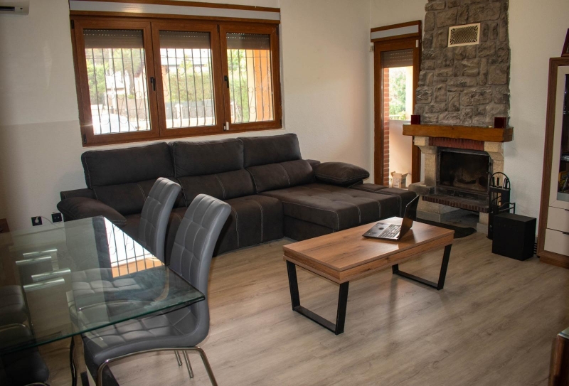 Chalet en venta con piscina en Las Fuentes Mojados