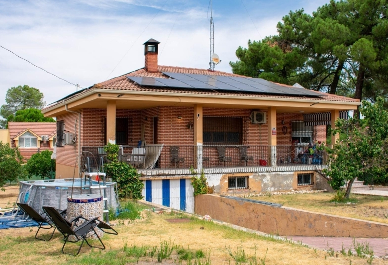 Chalet en venta con piscina en Las Fuentes Mojados