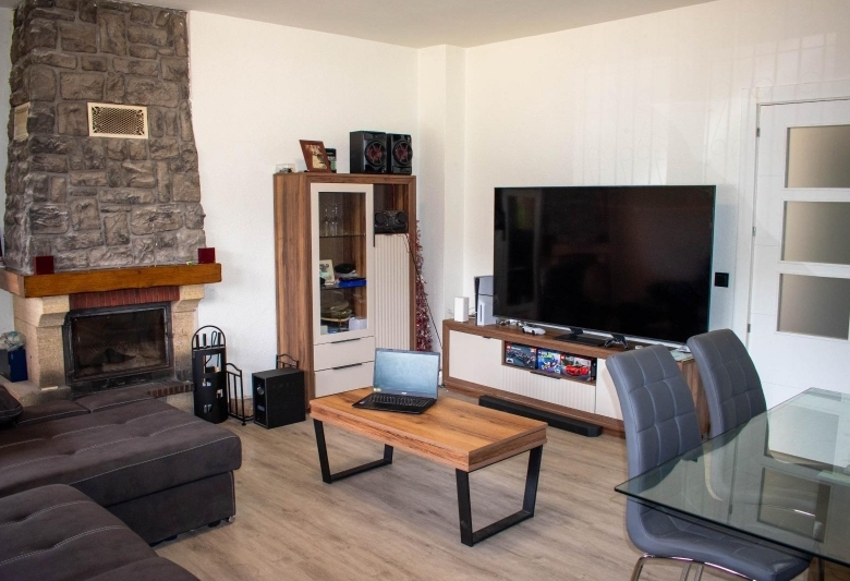 Chalet en venta con piscina en Las Fuentes Mojados
