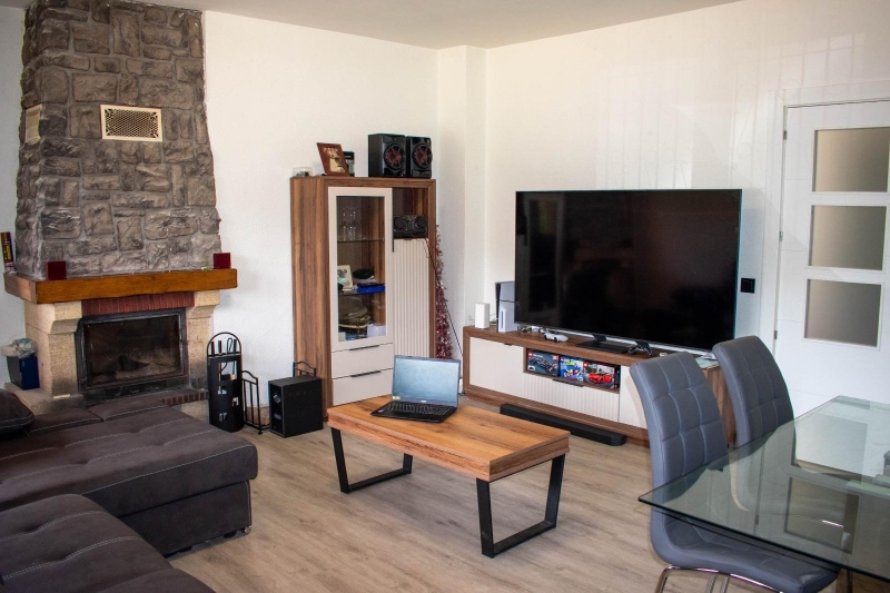 Chalet en venta con piscina en Las Fuentes Mojados