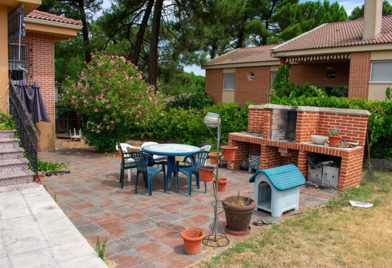 Chalet en venta con piscina en Las Fuentes Mojados