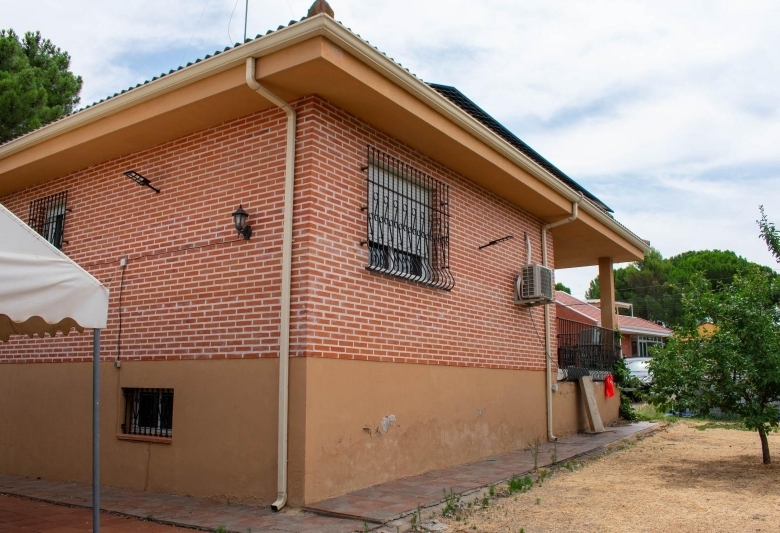 Chalet en venta con piscina en Las Fuentes Mojados