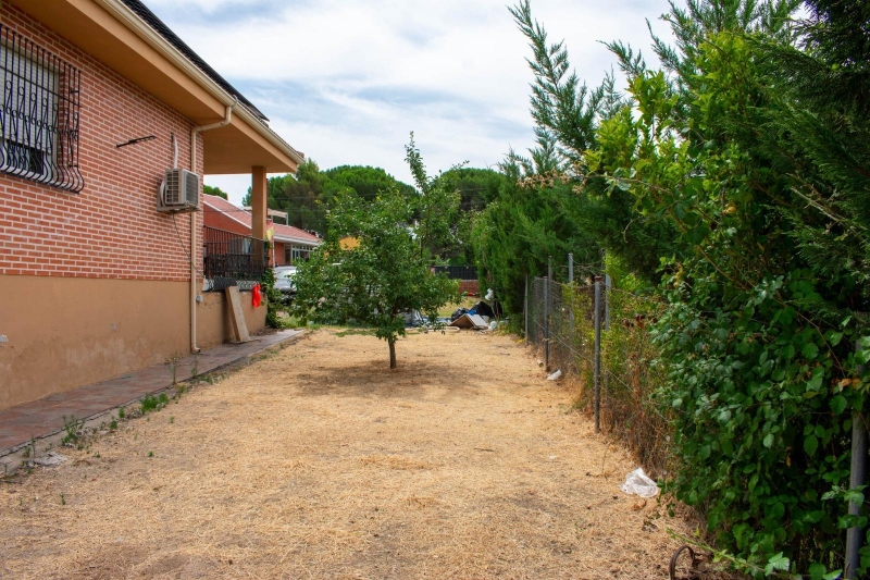 Chalet en venta con piscina en Las Fuentes Mojados