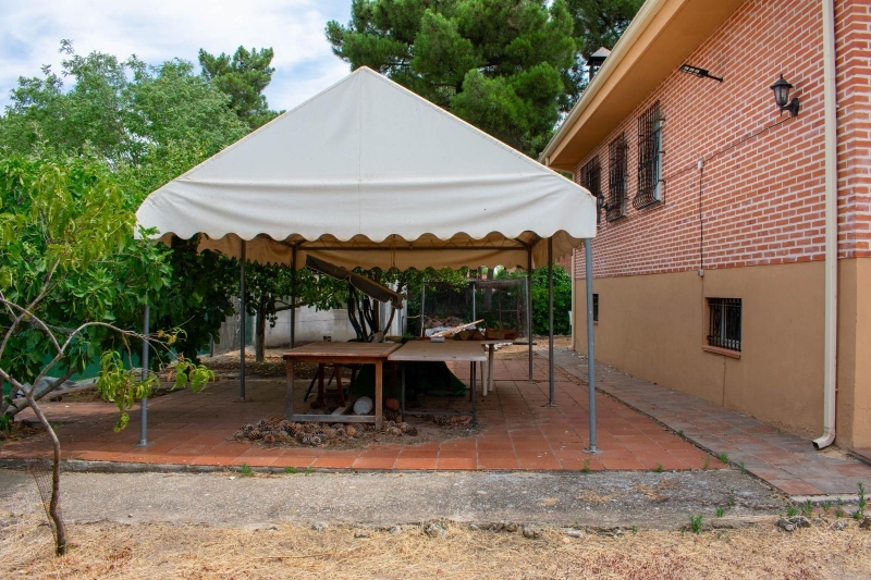 Chalet en venta con piscina en Las Fuentes Mojados
